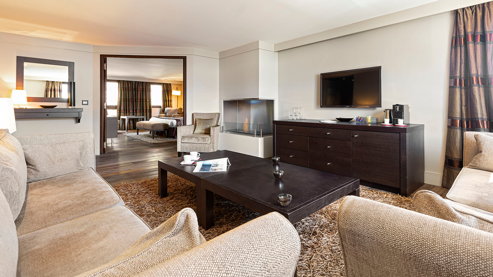 luxury-ski-hotels-1850-suites potiniere-suite living.jpg