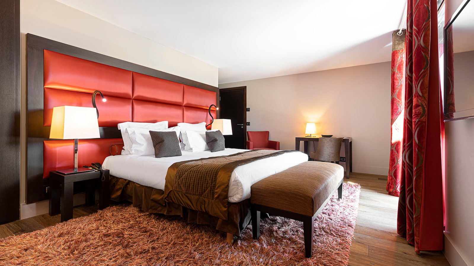 luxury-ski-hotels-1850-suites potiniere-bedroo.jpg