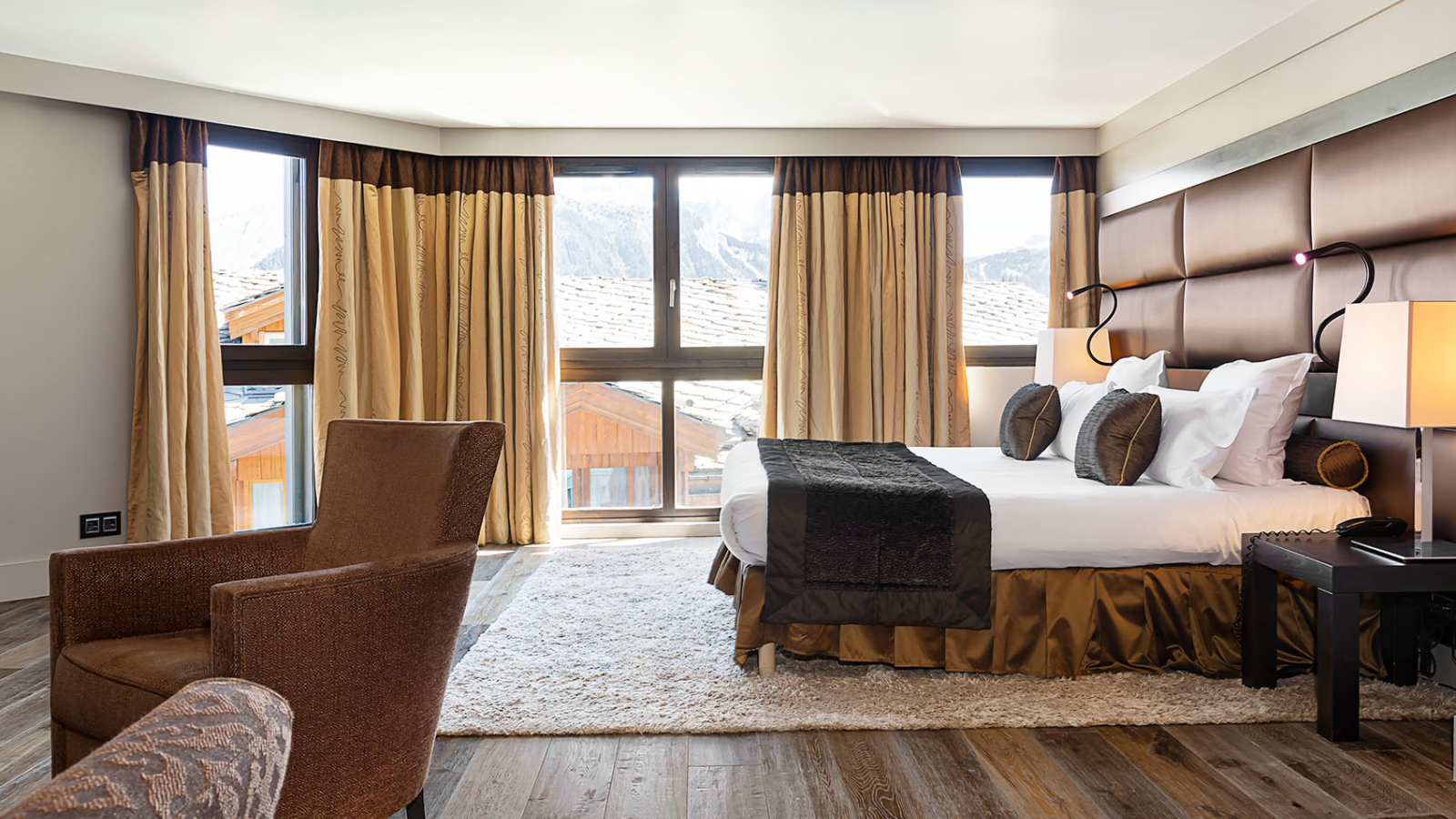 luxury-ski-hotels-1850-suites potiniere-bedroom1.jpg