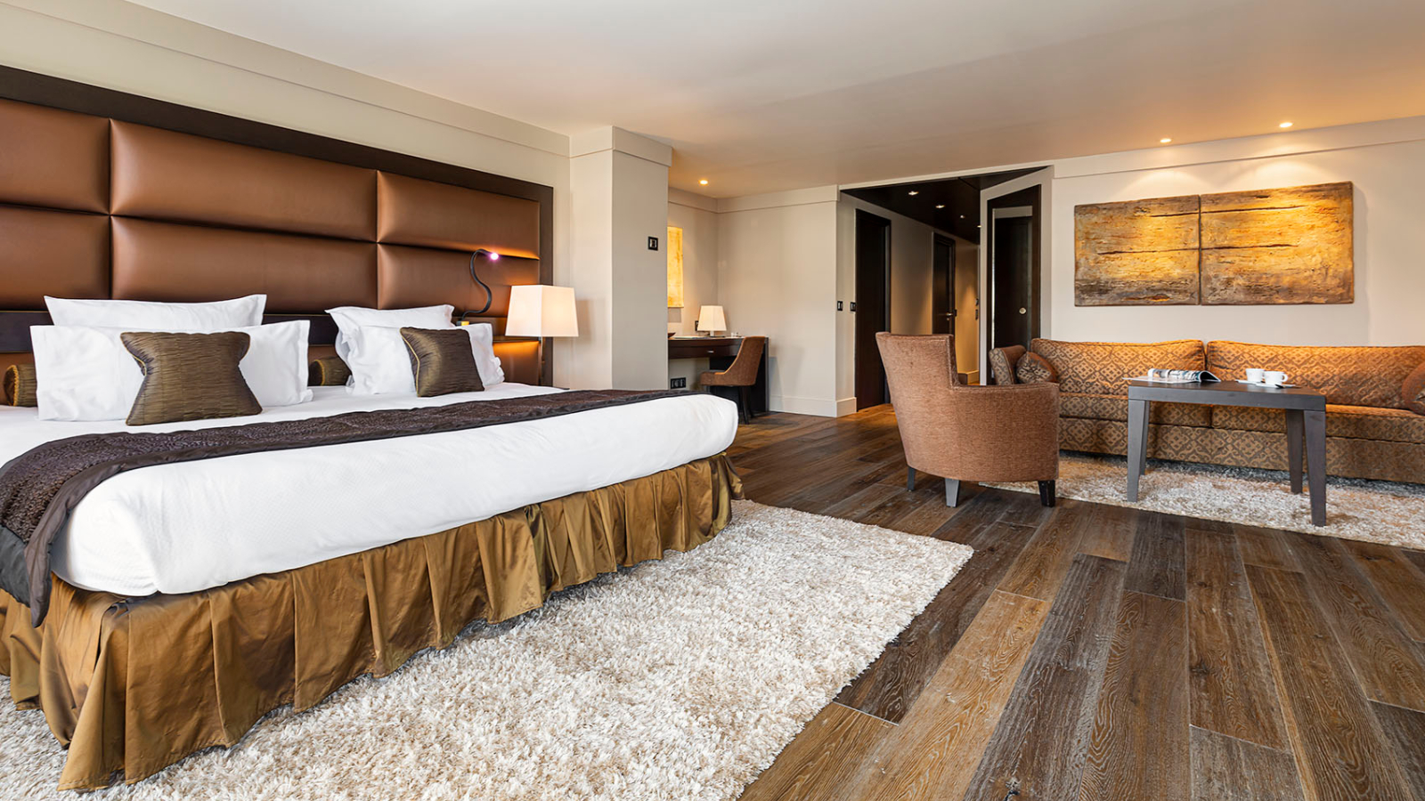 luxury-ski-hotels-1850-suites potiniere-bedroom2.jpg