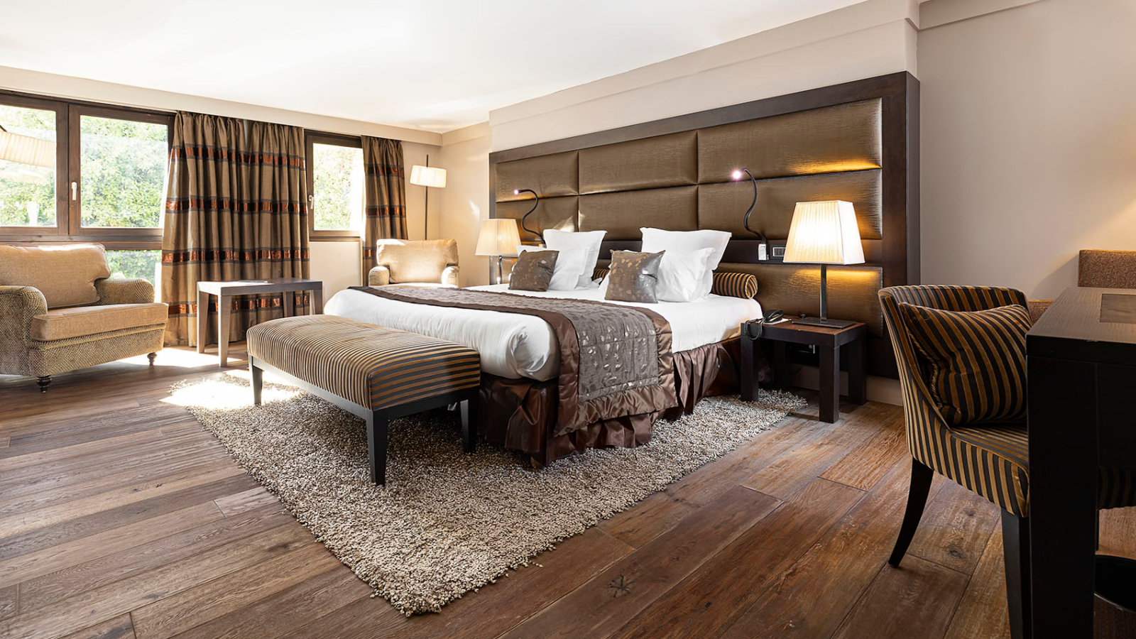 luxury-ski-hotels-1850-suites potiniere-bedroom4.jpg