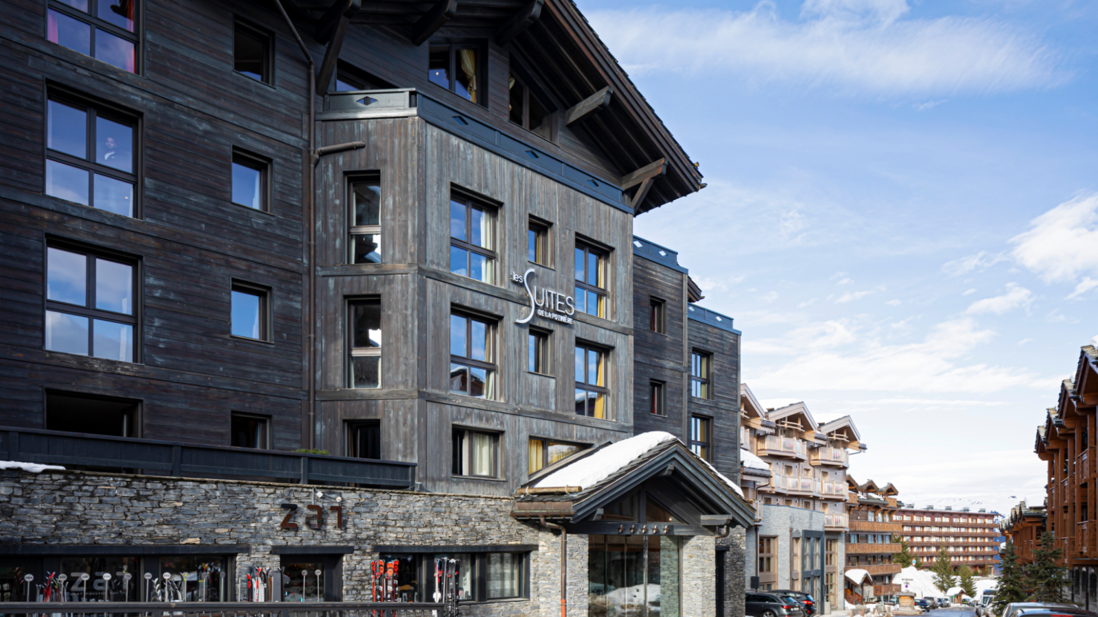 luxury-ski-hotels-1850-suites potiniere-exterior.jpg