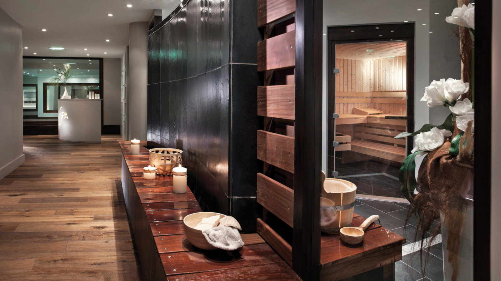 luxury-ski-hotels-1850-suites potiniere-spa.jpg