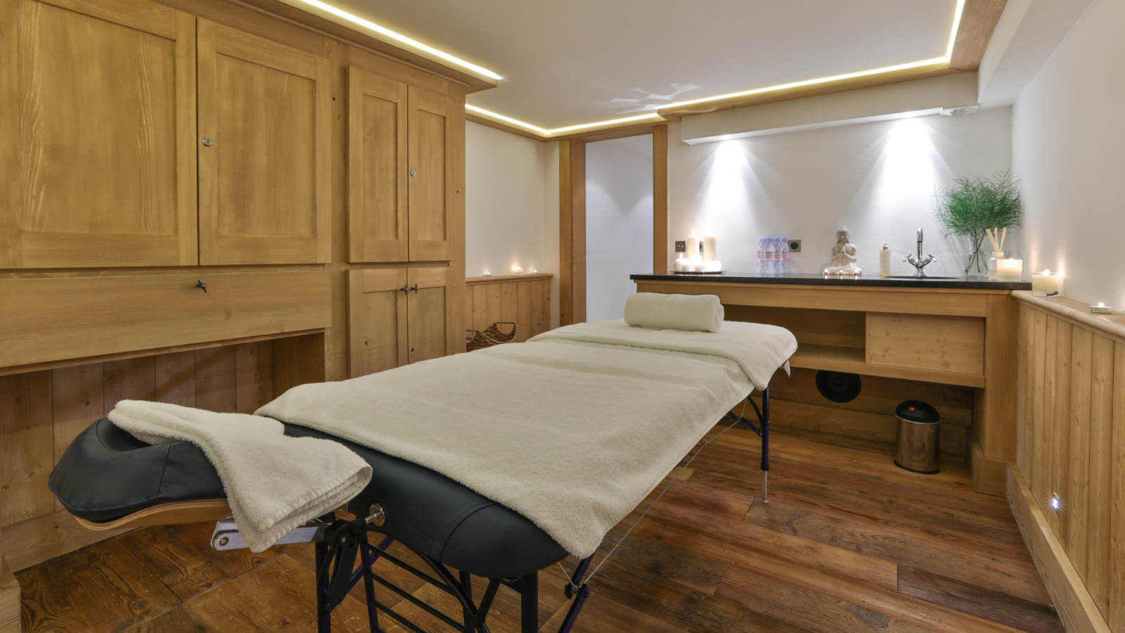 luxury-ski-chalet-meribel-chalet-trois-ours-oxford-ski-massage.jpg