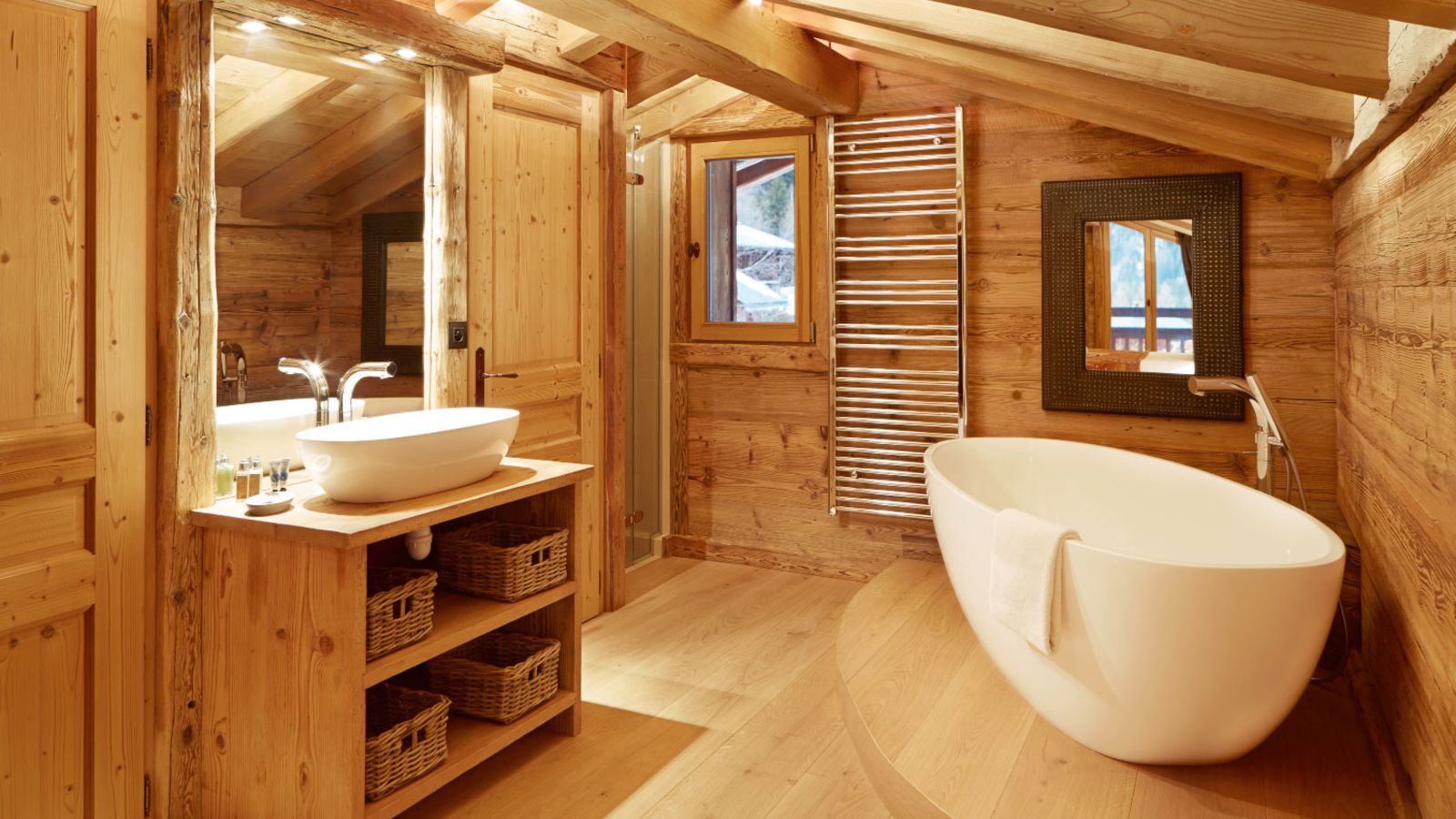luxury-ski-chalet-chamonix-zenith2-oxford-ski-master-ensuite.jpg