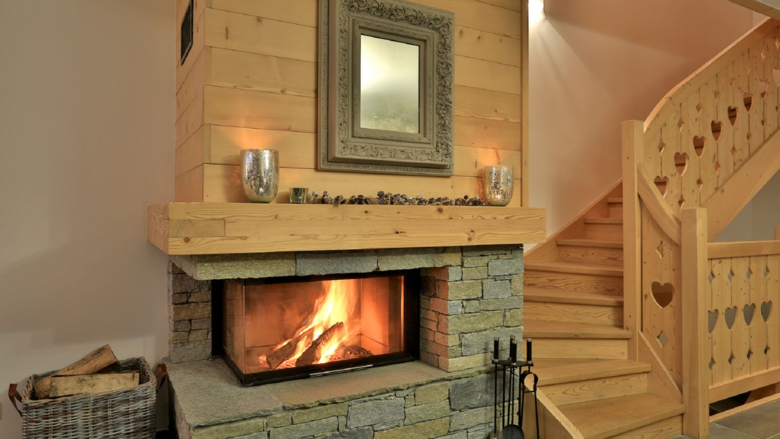 Luxury-ski-chalet-white-mountain-Aralia-oxford-ski-fireplace.jpg