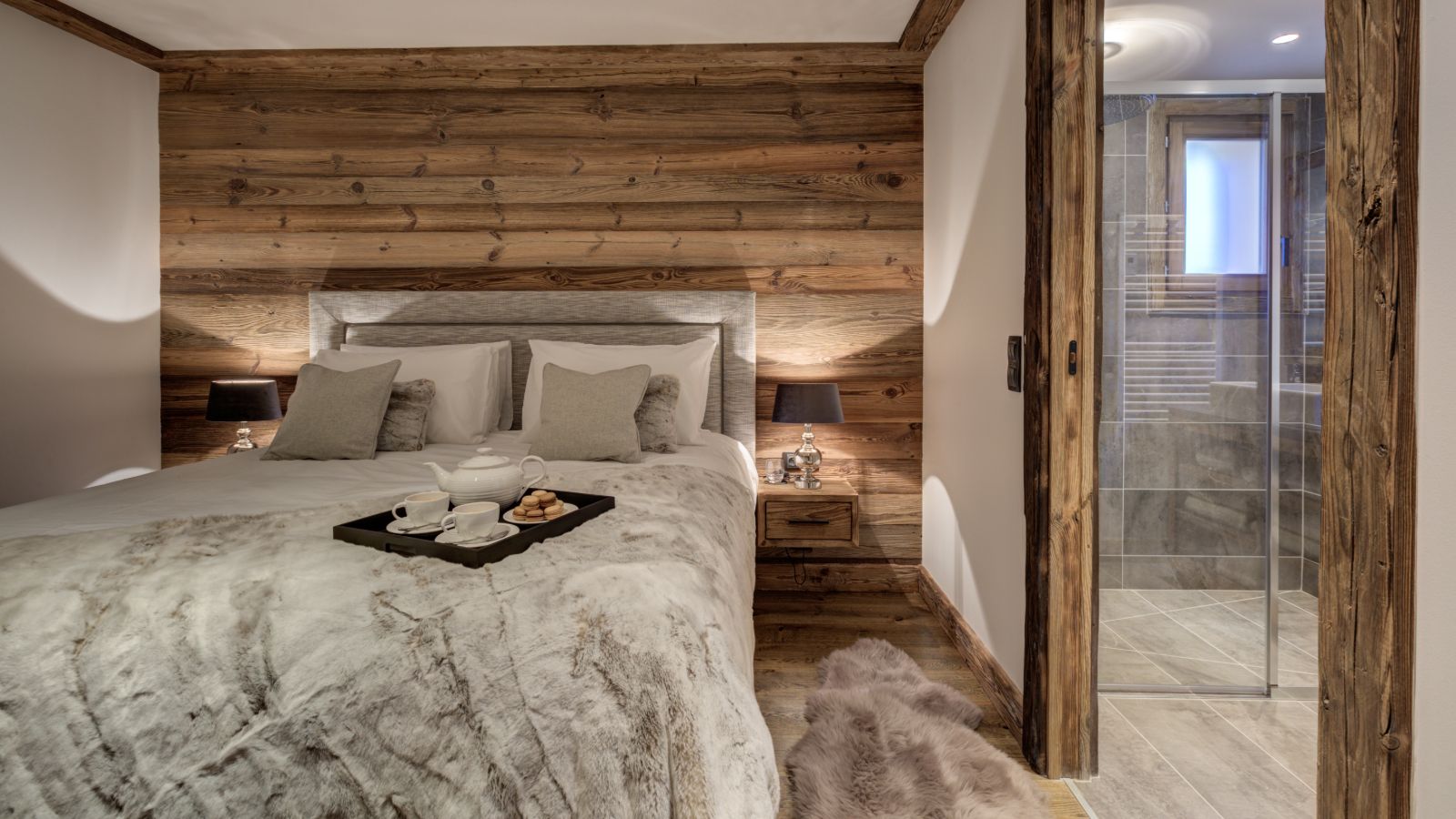 Luxury-ski-chalet-white-mountain-oxford-ski-bedroom 4-image 9.jpg