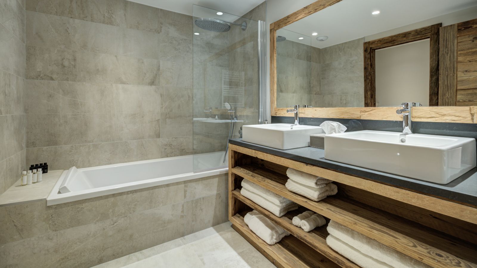 Luxury-ski-chalet-white-mountain-oxford-ski-bedroom's 3-En-suite-image 2.jpg