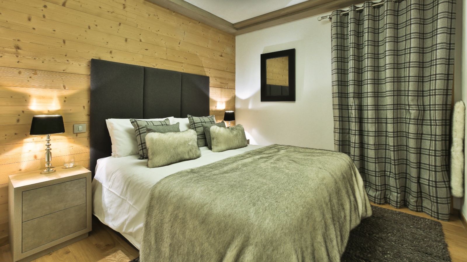 Luxury-ski-chalet-white-mountain-chalet-vedet-oxford-ski-bedroom 2-image 2.jpg