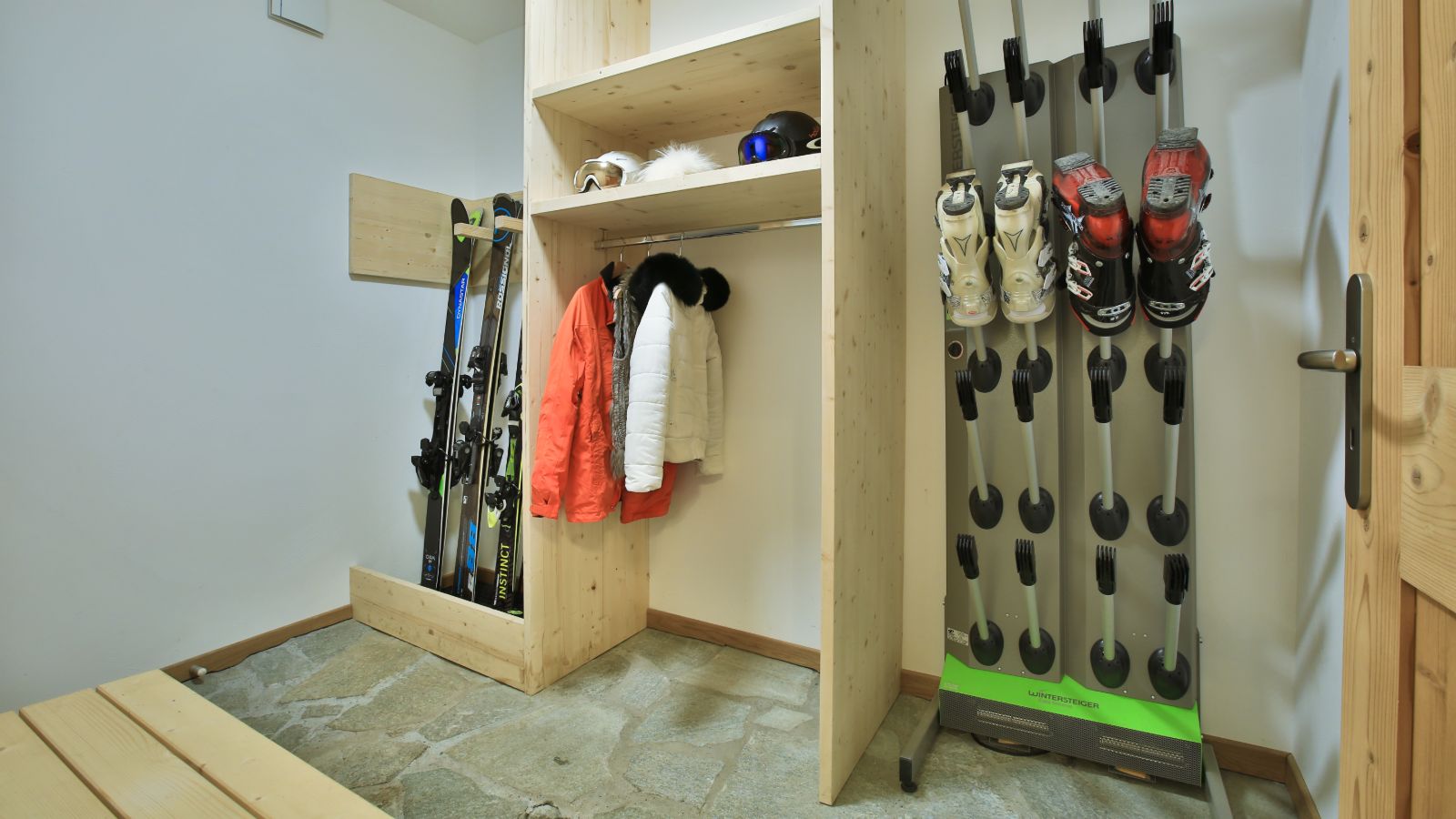 Luxury-ski-chalet-white-mountain-chalet-vedet-oxford-ski-boot-room.jpg