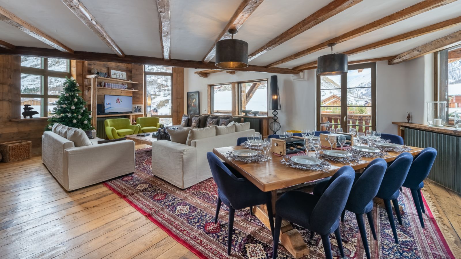 Luxury-ski-chalet-covarle-pauline-oxford-ski-living-room-dining-room.jpg