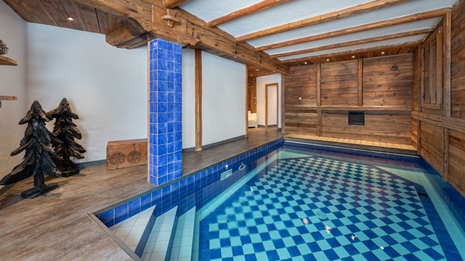 Luxury-ski-chalet-covarle-pauline-oxford-ski-pool-image 2.jpg