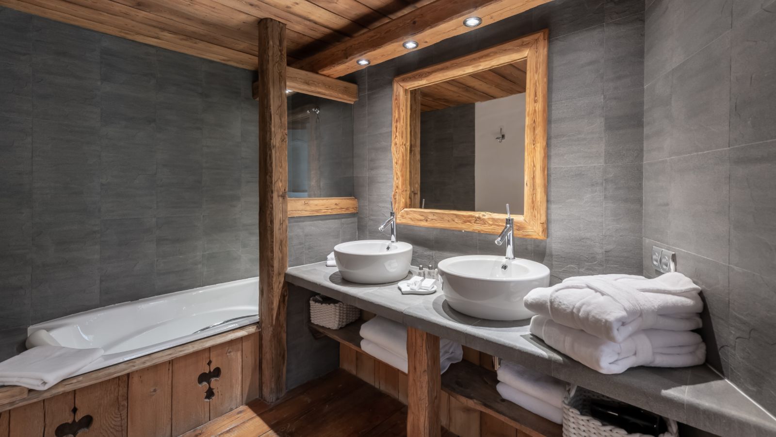 Luxury-ski-chalet-covarle-pauline-oxford-ski-bathroom 2-image 2.jpg
