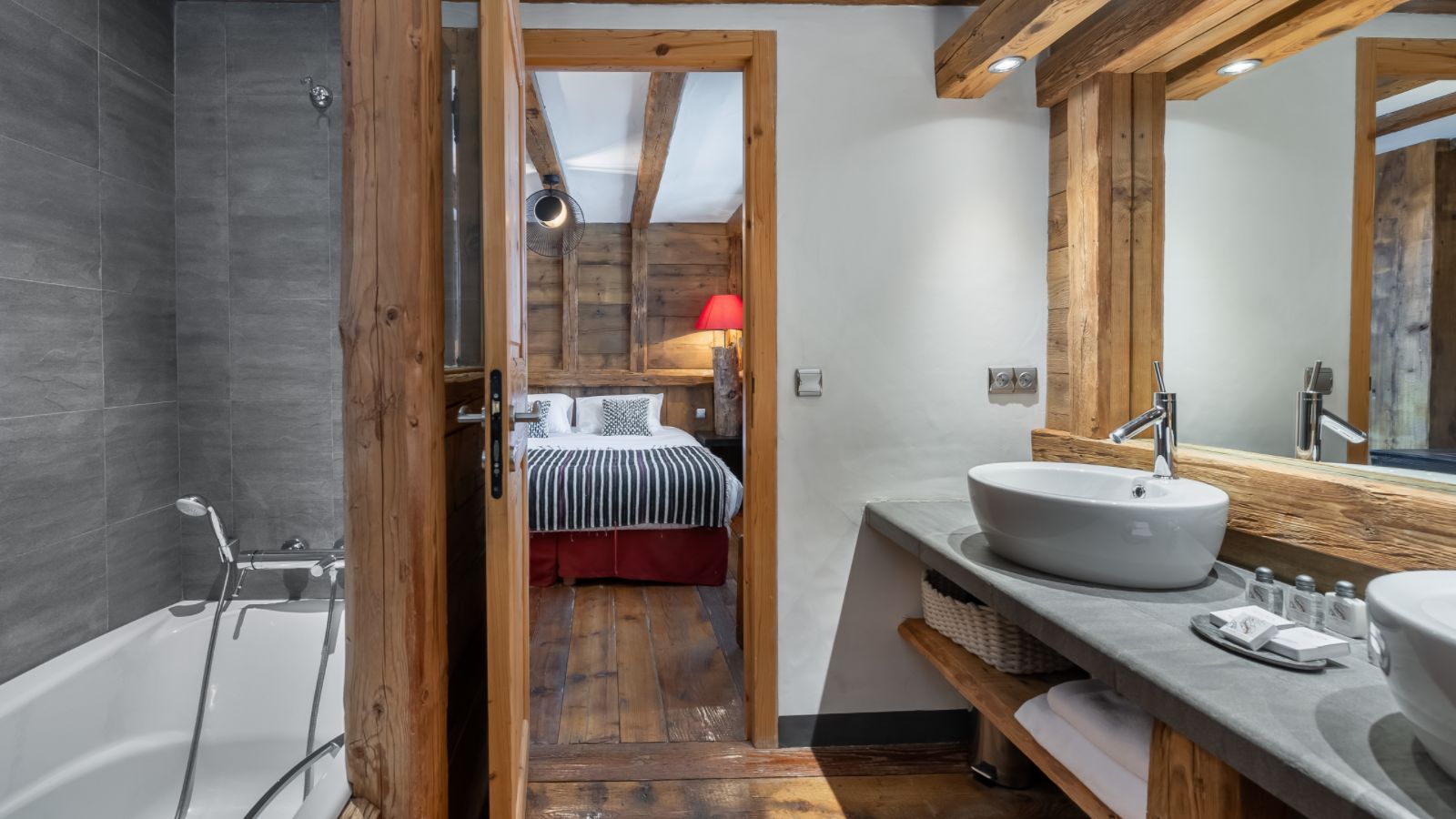 Luxury-ski-chalet-covarle-pauline-oxford-ski-bathroom 2-image 3.jpg