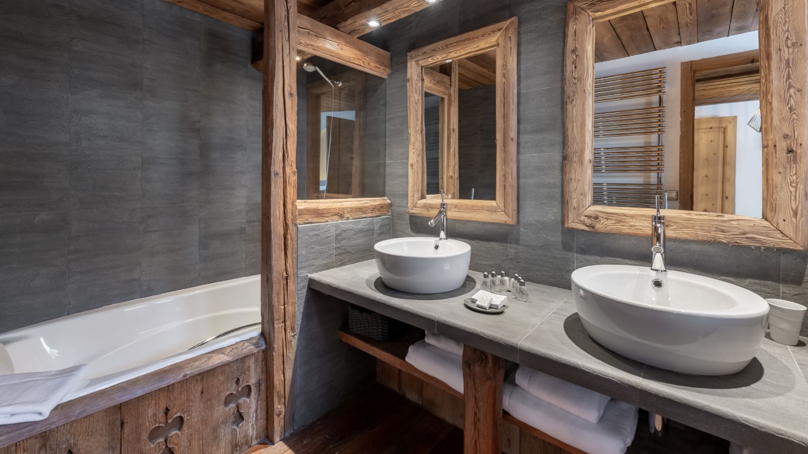 Luxury-ski-chalet-covarle-pauline-oxford-ski-bathroom 3-image 5.jpg