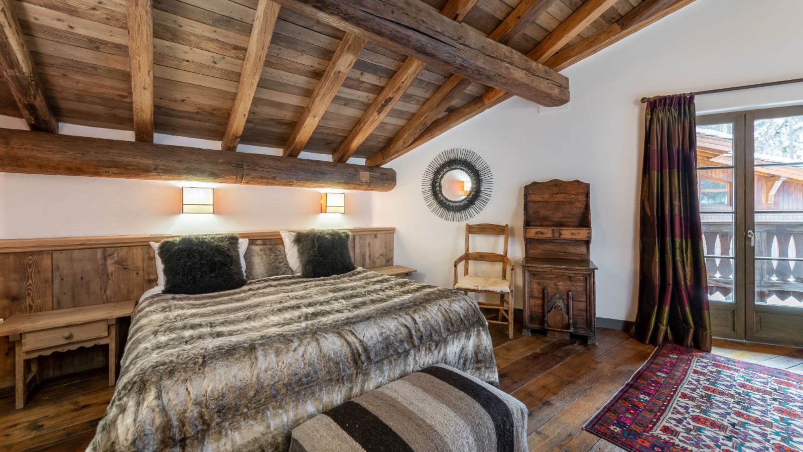 Luxury-ski-chalet-covarle-pauline-oxford-ski-bedroom 2.jpg