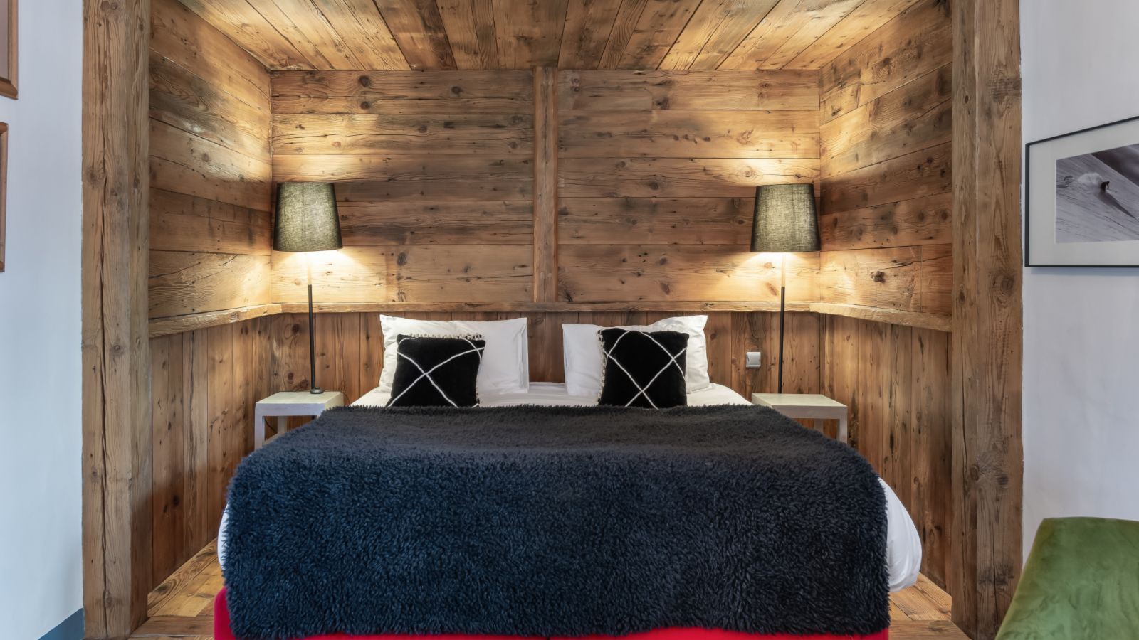 Luxury-ski-chalet-covarle-pauline-oxford-ski-bedroom 7.jpg