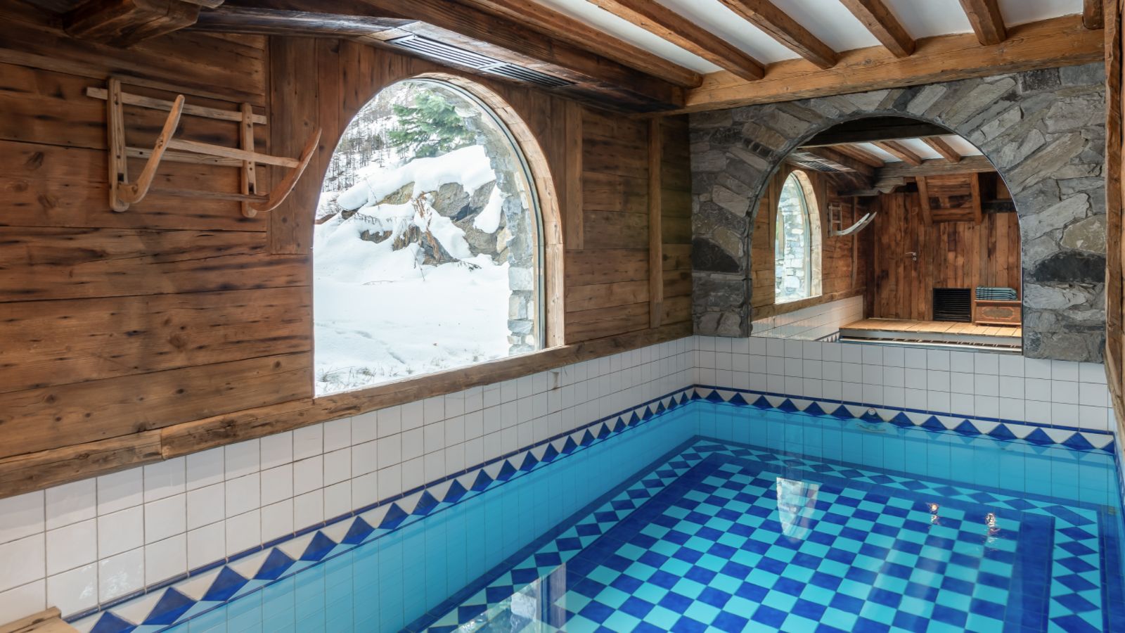 luxury-ski-chalet-covrel-Marie-oxford-ski-swimming-pool-image 2.jpg