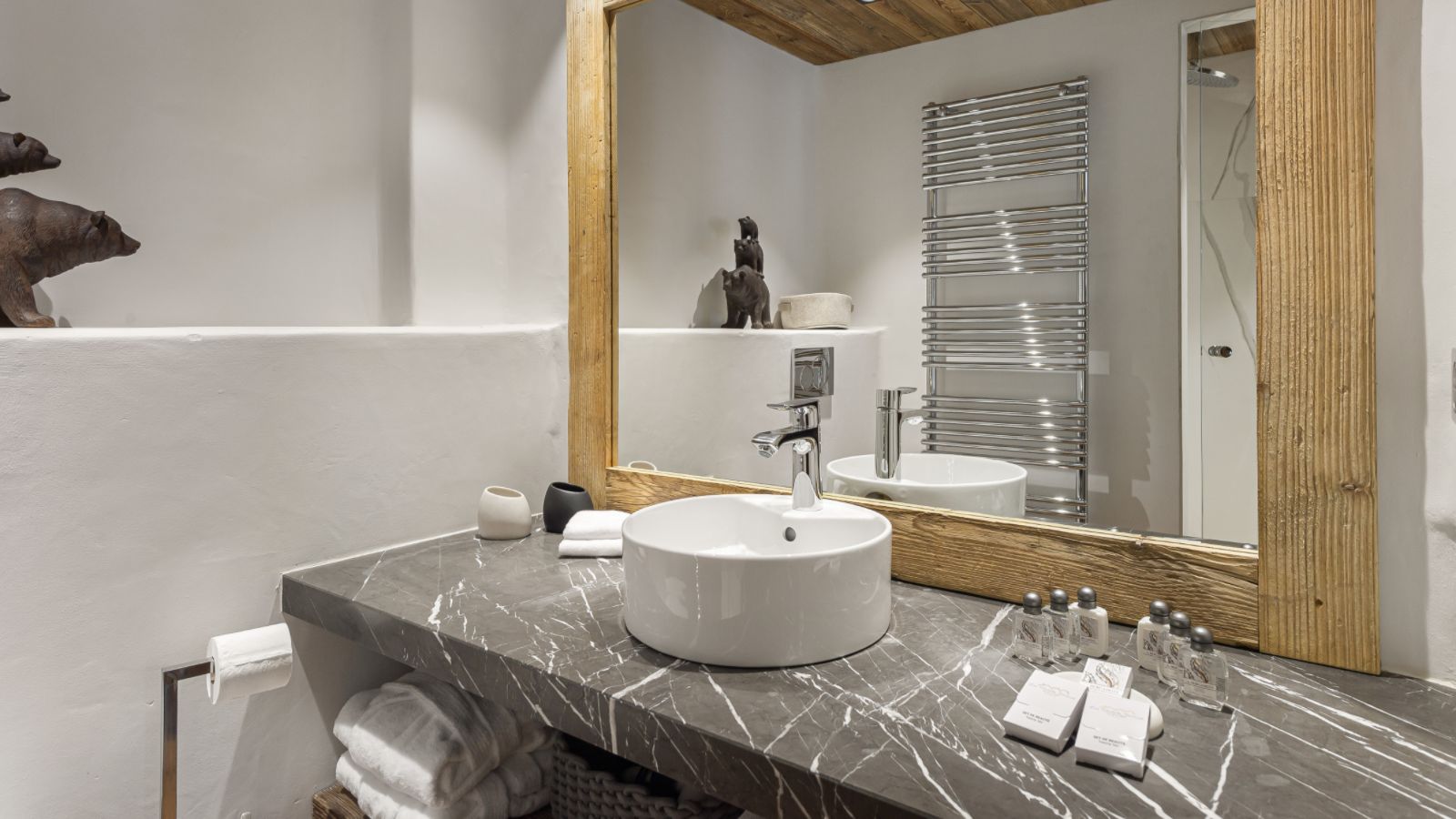 luxury-ski-chalet-covrel-Marie-oxford-ski-bathroom 1.jpg