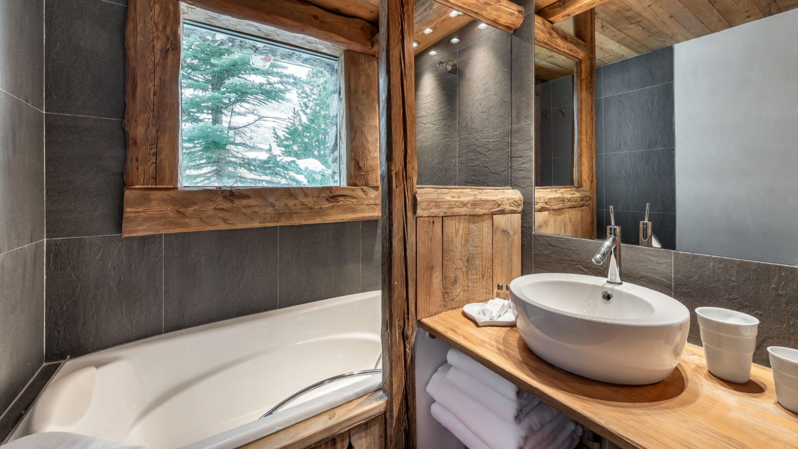 luxury-ski-chalet-covrel-Marie-oxford-ski-bathroom 3.jpg
