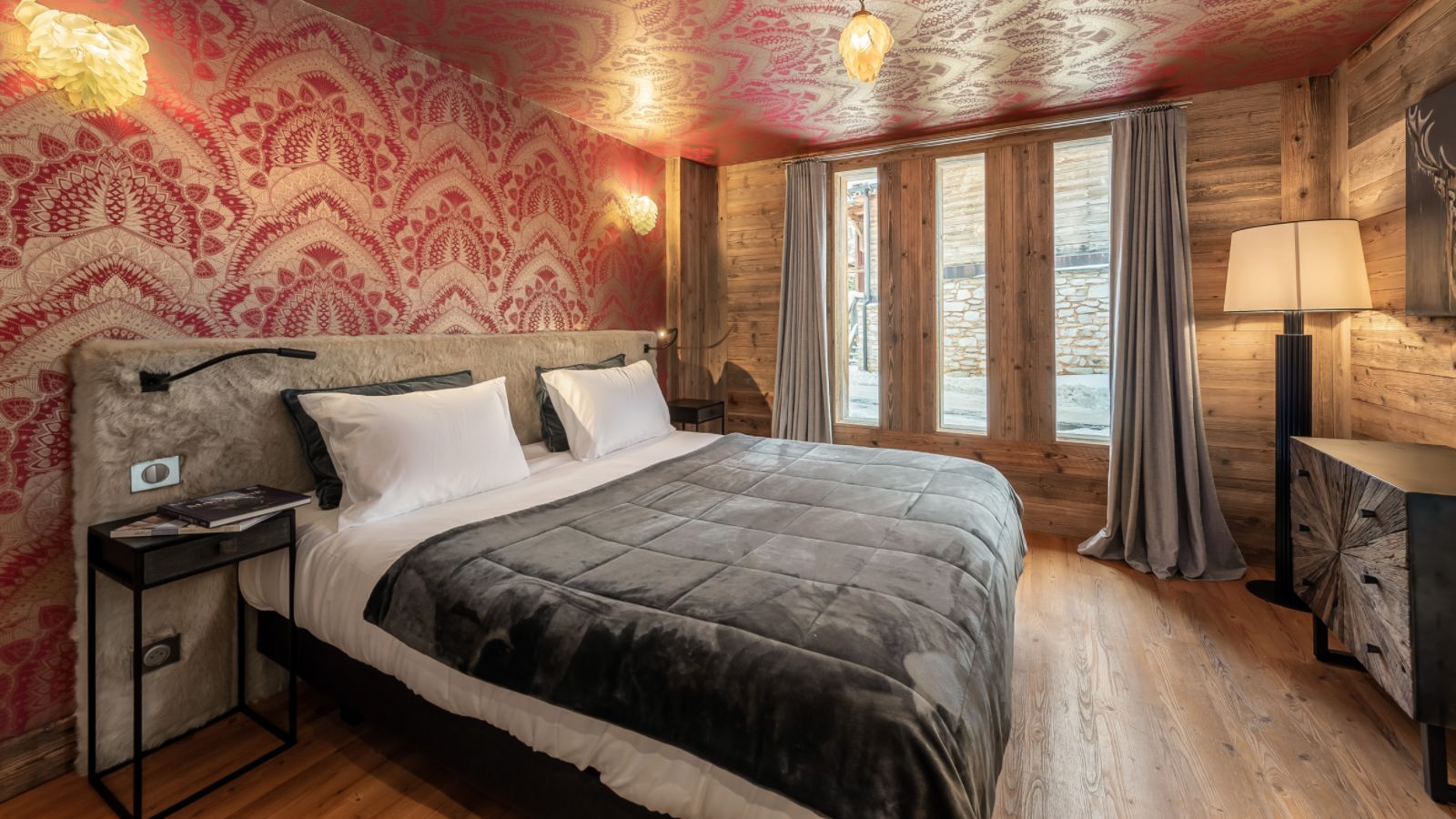 luxury-ski-chalet-covrel-Marie-oxford-ski-bedroom 2.jpg