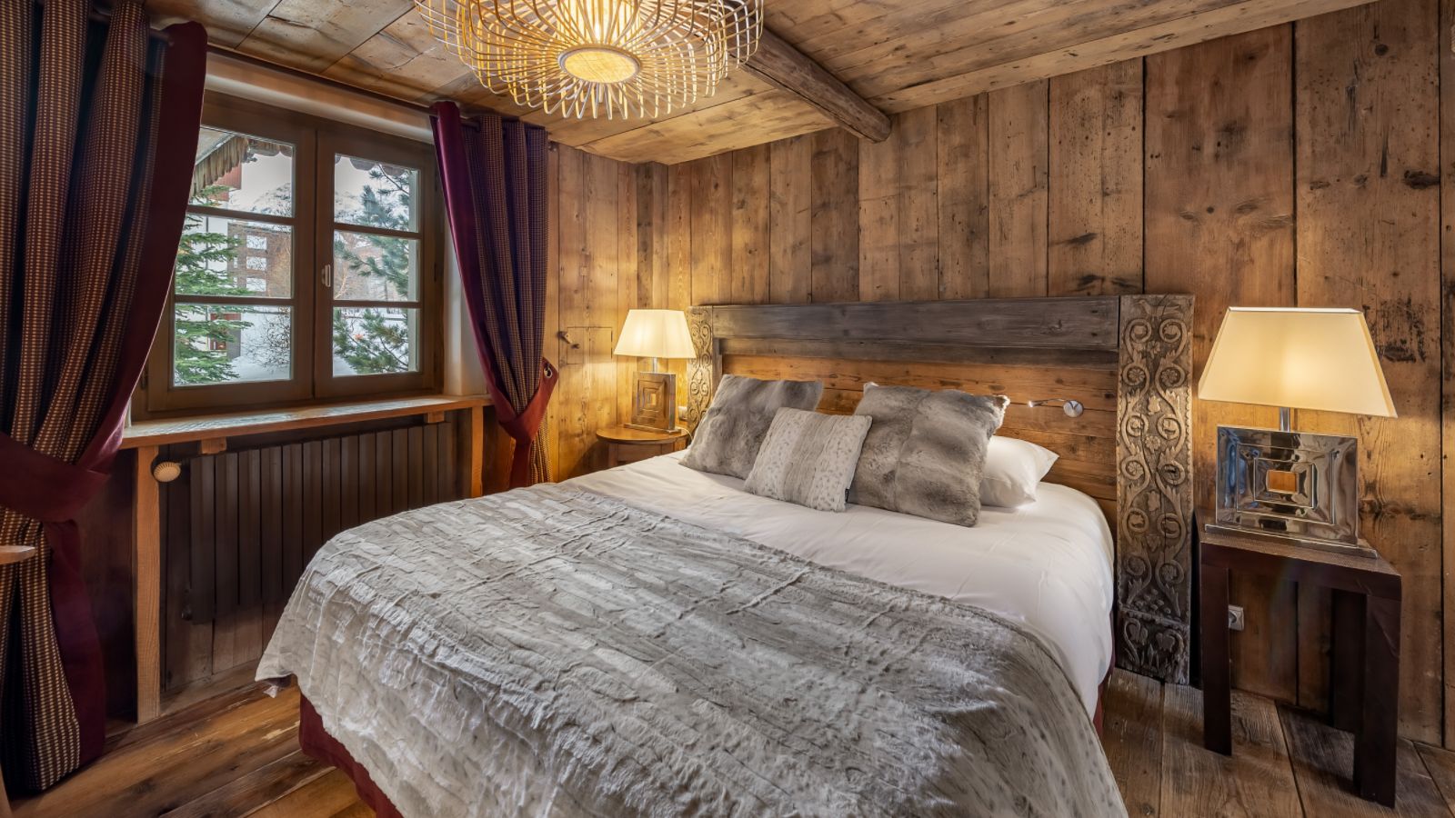 luxury-ski-chalet-covrel-Marie-oxford-ski-bedroom 3.jpg