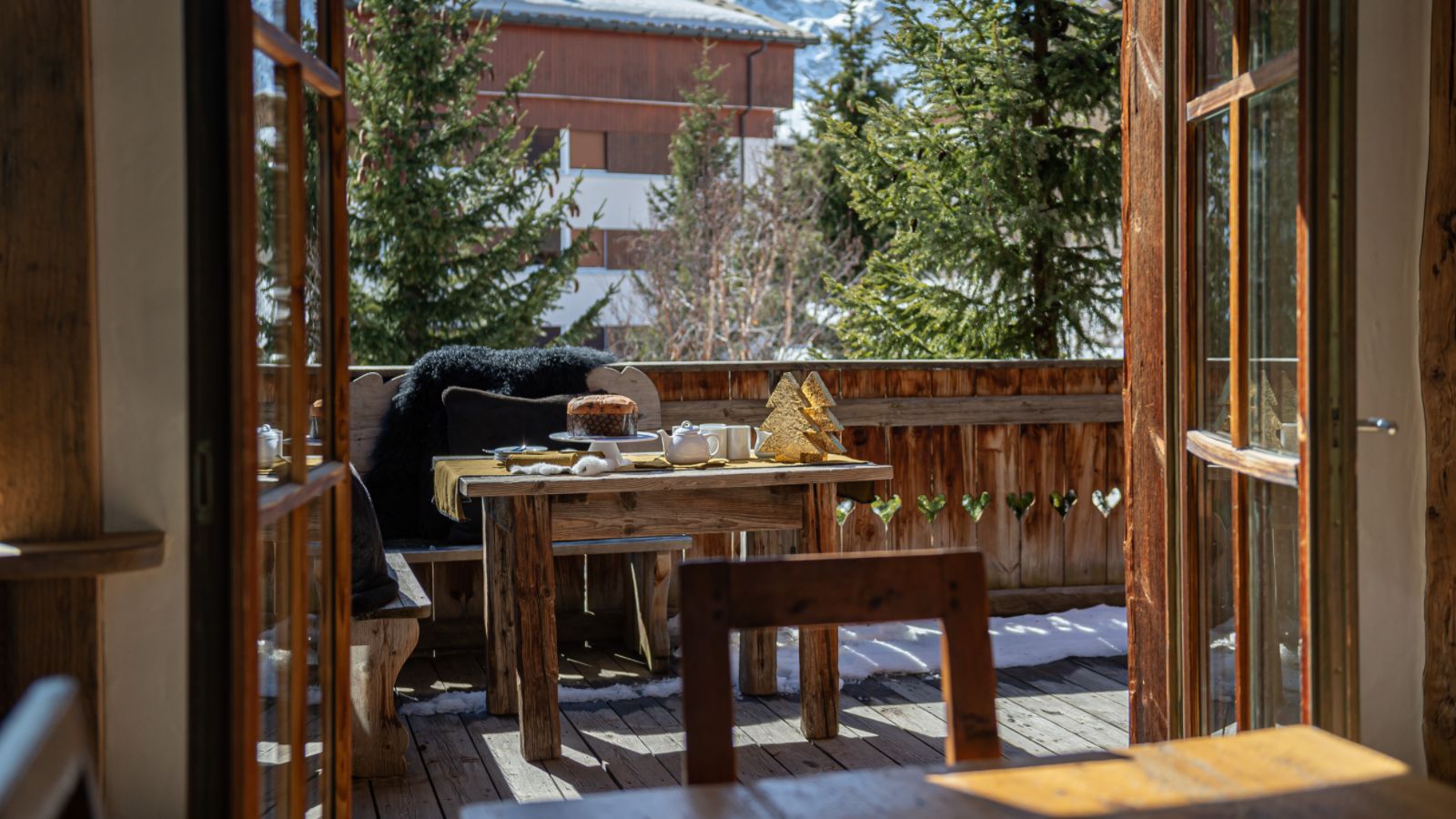 luxury-ski-chalet-covrel-Marie-oxford-ski-decking-image 2.jpg