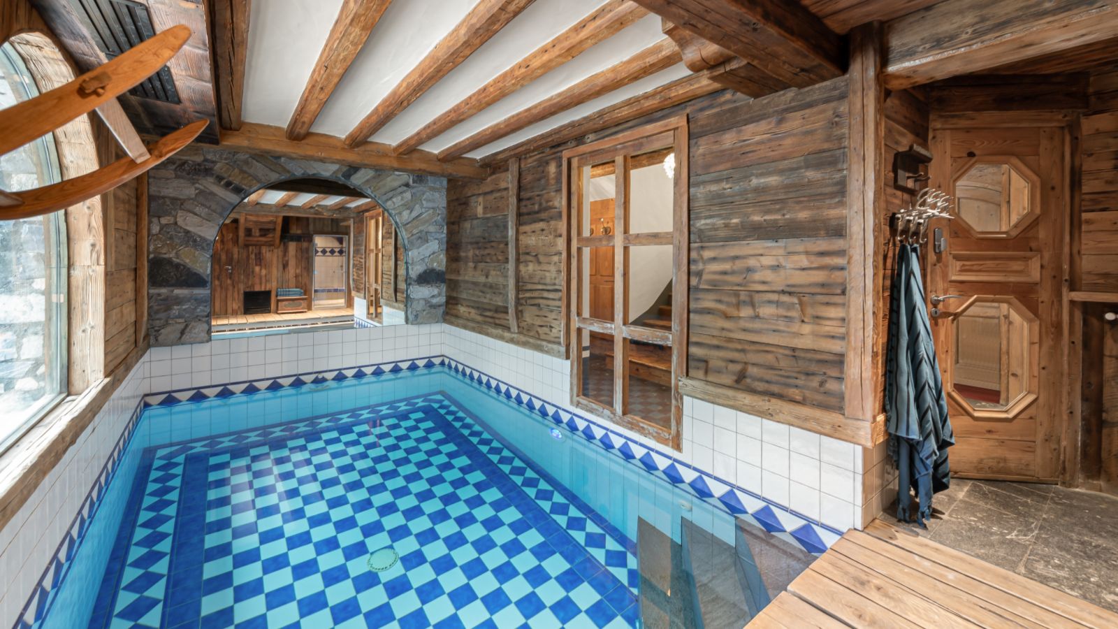 luxury-ski-chalet-covrel-Marie-oxford-ski-swimming-pool.jpg