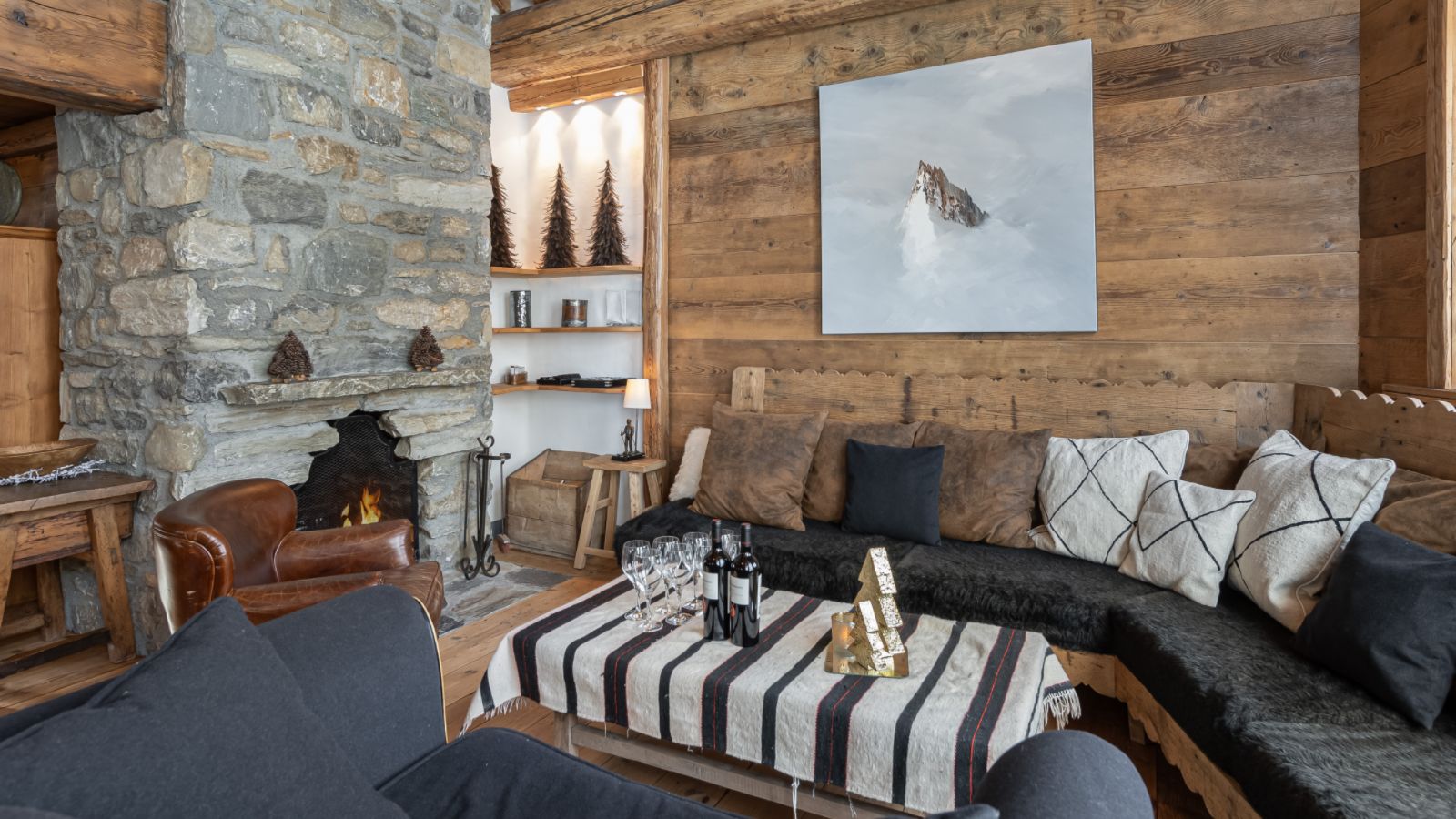 luxury-ski-chalet-covarel-lievre-blanc-oxford-ski-living-room 2.jpg