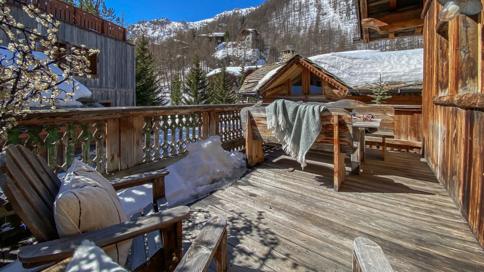 luxury-ski-chalet-covarel-lievre-blanc-oxford-ski-terrace.jpg