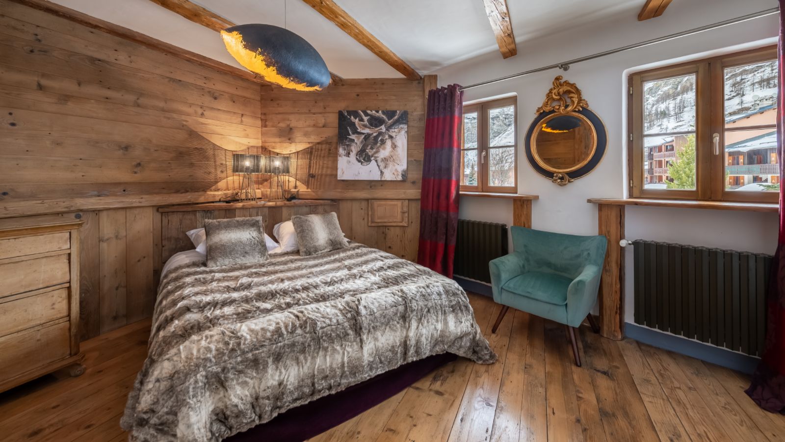 luxury-ski-chalet-covarel-lievre-blanc-oxford-ski-bedroom 1.jpg