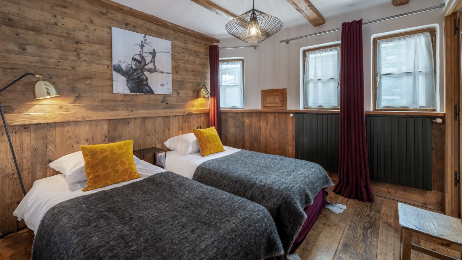 luxury-ski-chalet-covarel-lievre-blanc-oxford-ski-bedroom 2.jpg