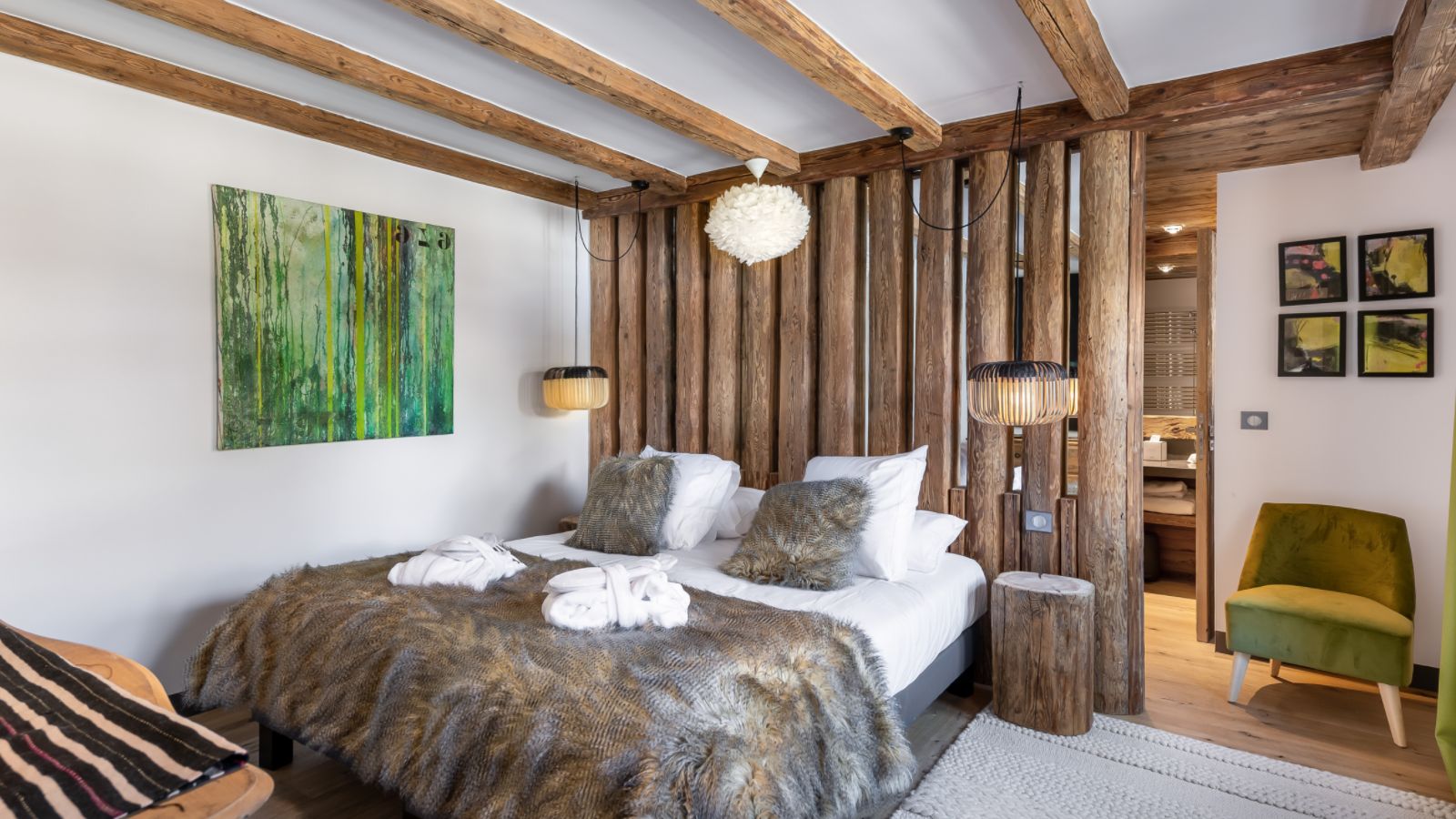 luxury-ski-chalet-coarel-face-oxfrod-ski-bedroom 4.jpg
