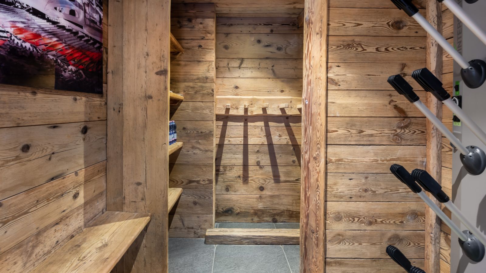 luxury-ski-chalet-coarel-face-oxfrod-ski-boot-room.jpg