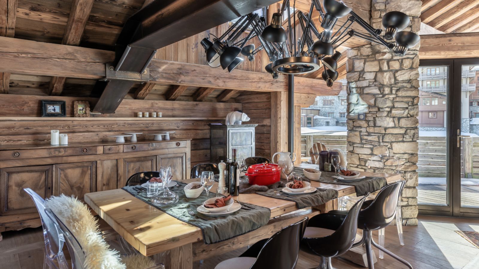 luxury-ski-chalet-coarel-face-oxfrod-ski-dining-room 2.jpg