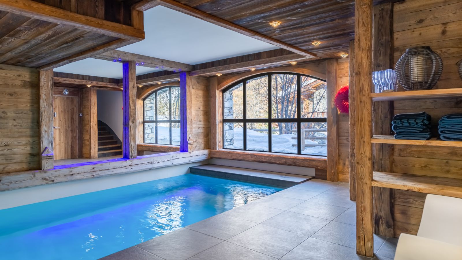 luxury-ski-chalet-coarel-face-oxfrod-ski-swimming-pool.jpg