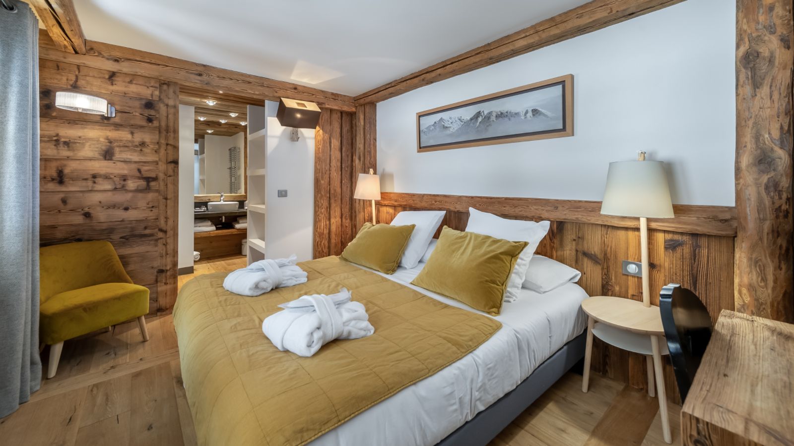 luxury-ski-chalet-valdisere-papillon-oxford-ski-bedroom (1).jpg