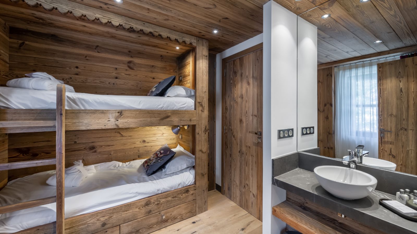 luxury-ski-chalet-valdisere-papillon-oxford-ski-bunk.jpg