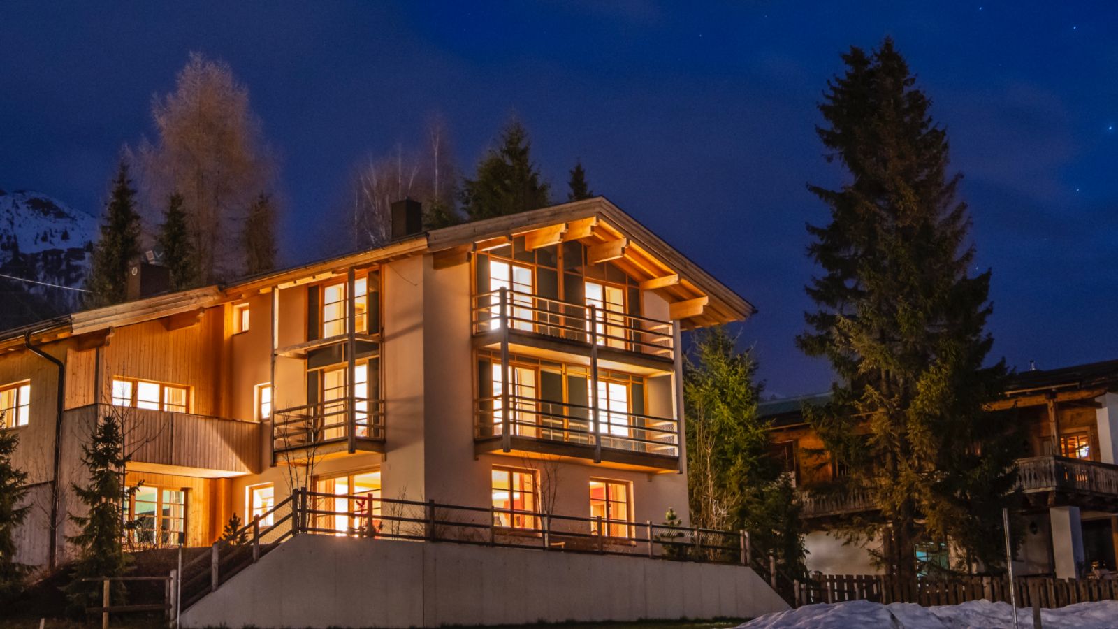 luxury-ski-chalet-stanton-griffin-oxford-ski-exterior (2).jpeg