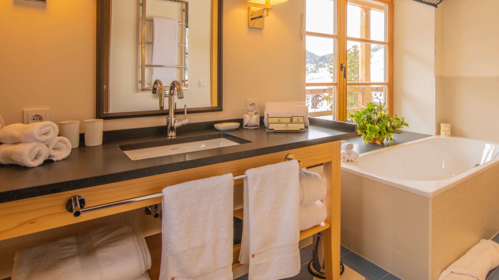 luxury-ski-chalet-stanton-griffin-oxford-ski-bathroom (1).jpeg