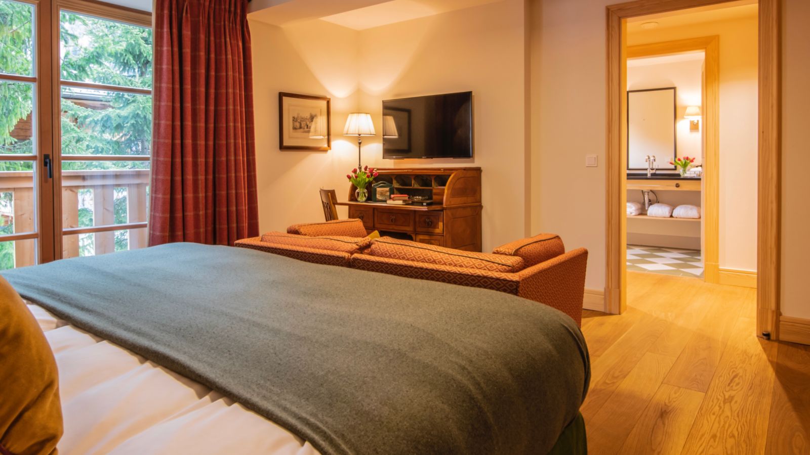 luxury-ski-chalet-stanton-griffin-oxford-ski-bedroom (3).jpeg