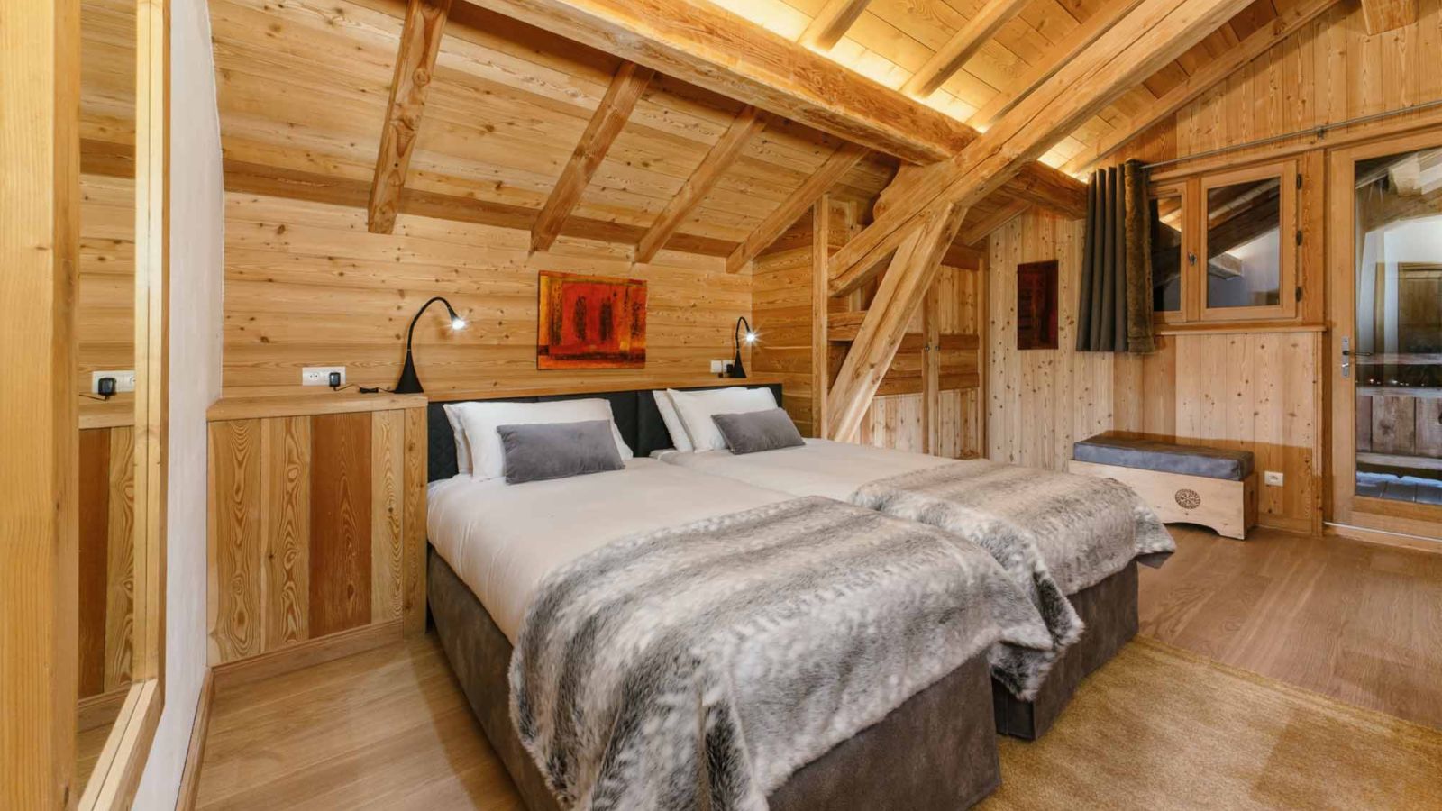 luxury-ski-chalet-alpe-dhuez-ferme-oxford-ski-bedroom (1).jpg
