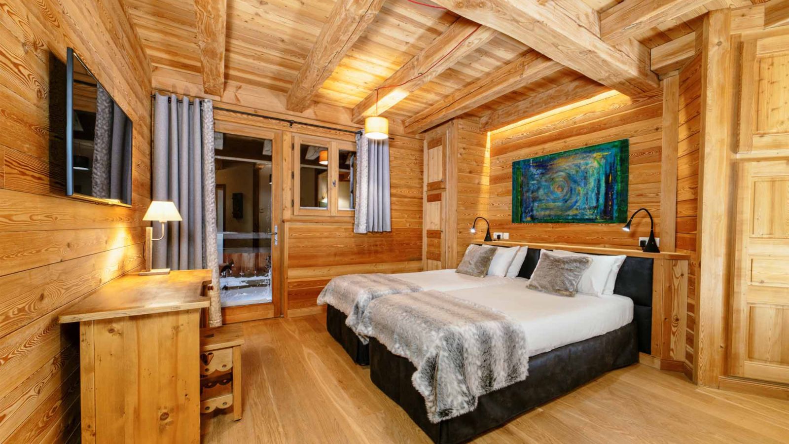 luxury-ski-chalet-alpe-dhuez-ferme-oxford-ski-bedroom (3).jpg