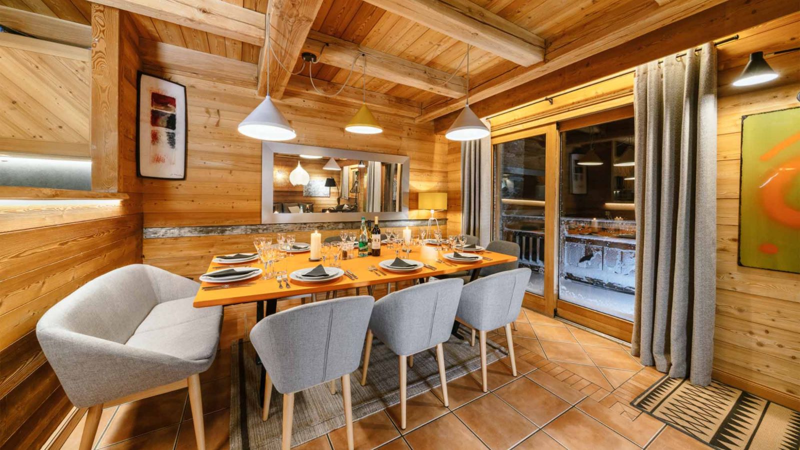 luxury-ski-chalet-alpe-dhuez-ferme-oxford-ski-dining (2).jpg