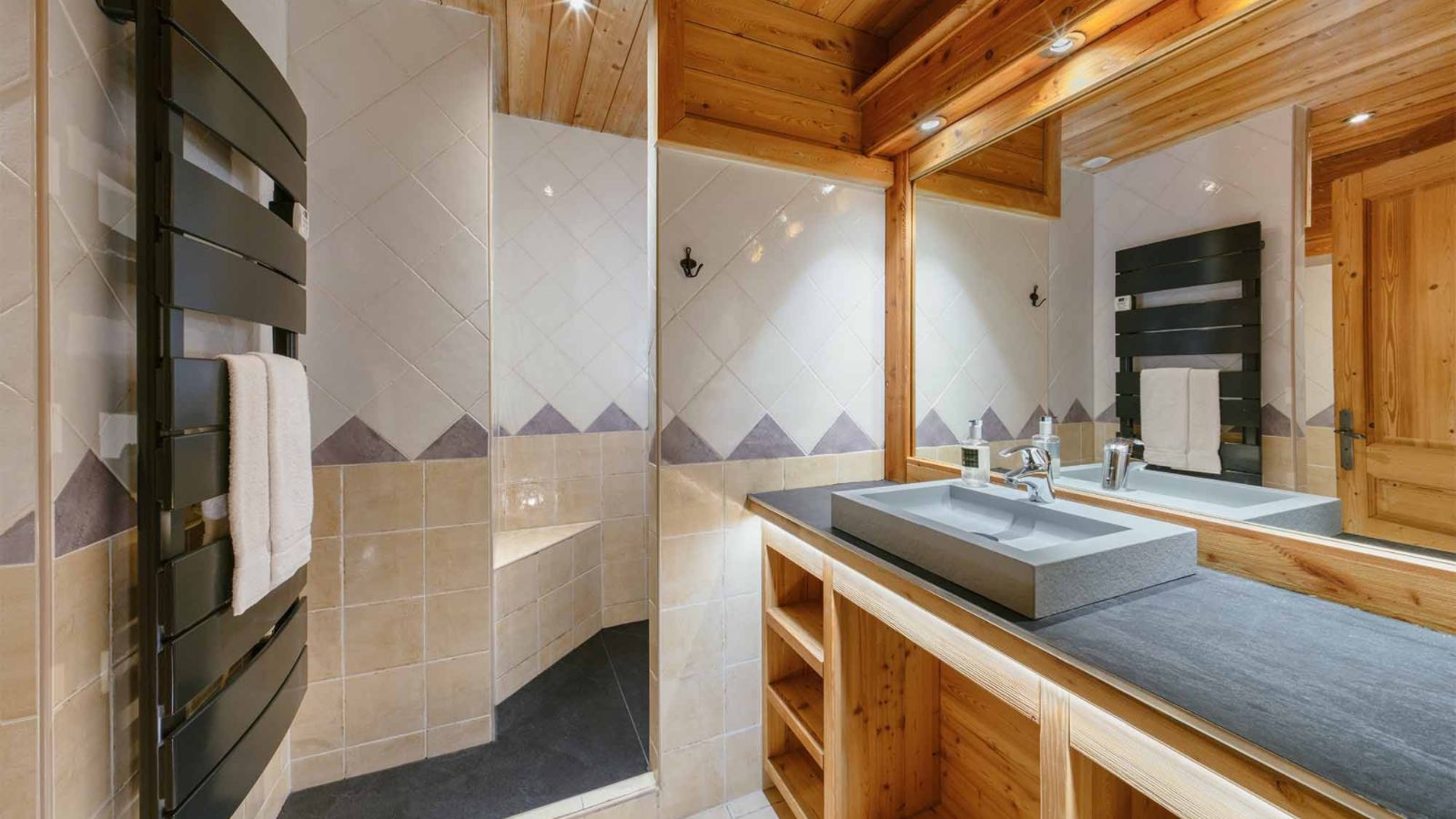 luxury-ski-chalet-alpe-dhuez-ferme-oxford-ski-bathroom (3).jpg