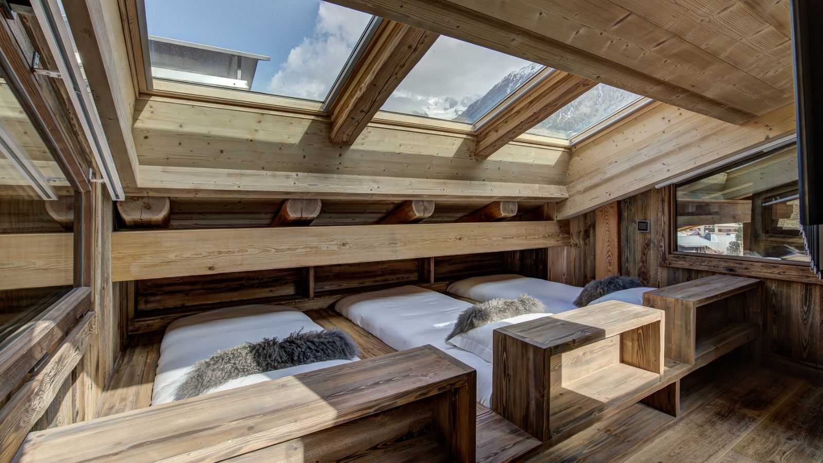 luxury-ski-chalet-chamonix-alaska-oxford-ski-triple (2).jpg