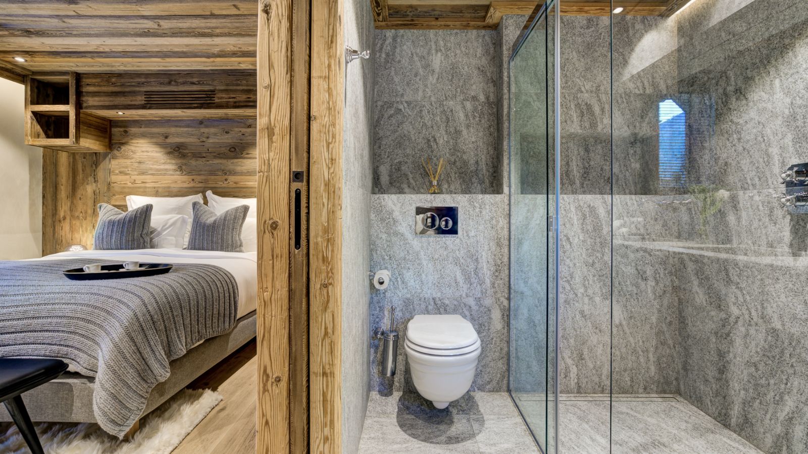 luxury-ski-chalet-chamonix-alaska-oxford-ski-bedroom (5).jpg