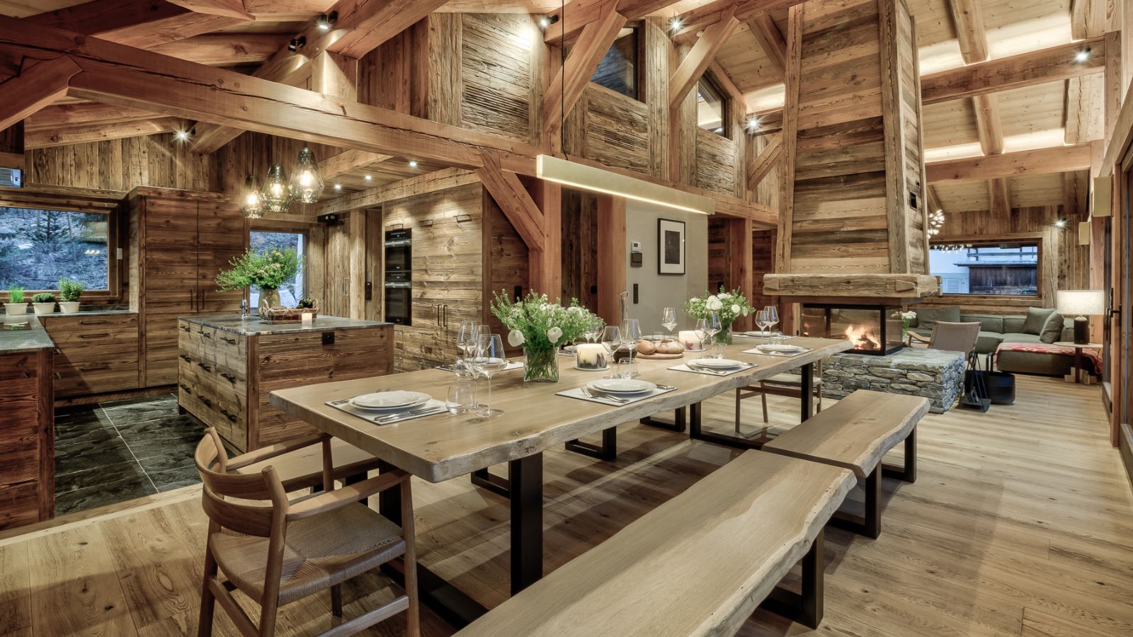 luxury-ski-chalet-chamonix-alaska-oxford-ski-dining (3).jpg