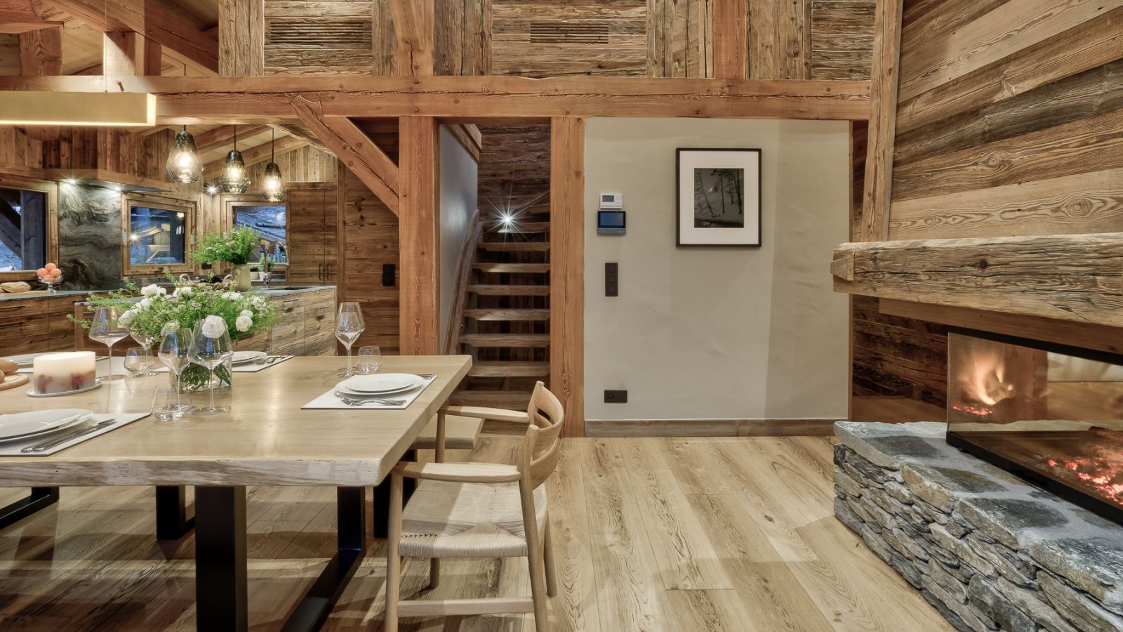 luxury-ski-chalet-chamonix-alaska-oxford-ski-dining (4).jpg