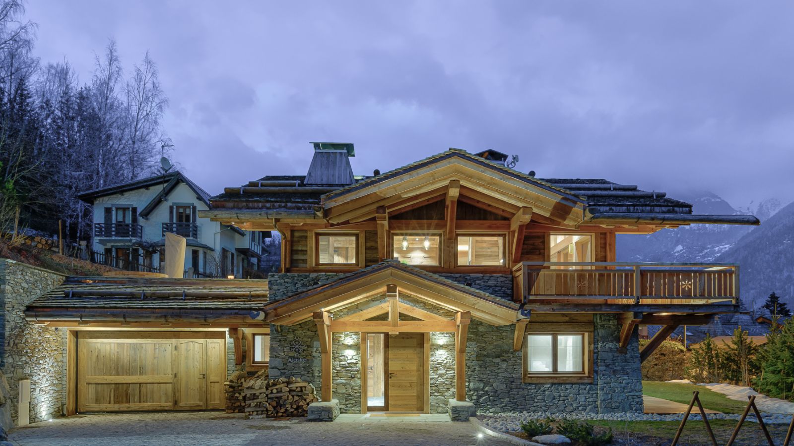 luxury-ski-chalet-chamonix-alaska-oxford-ski-exterior (3).jpg